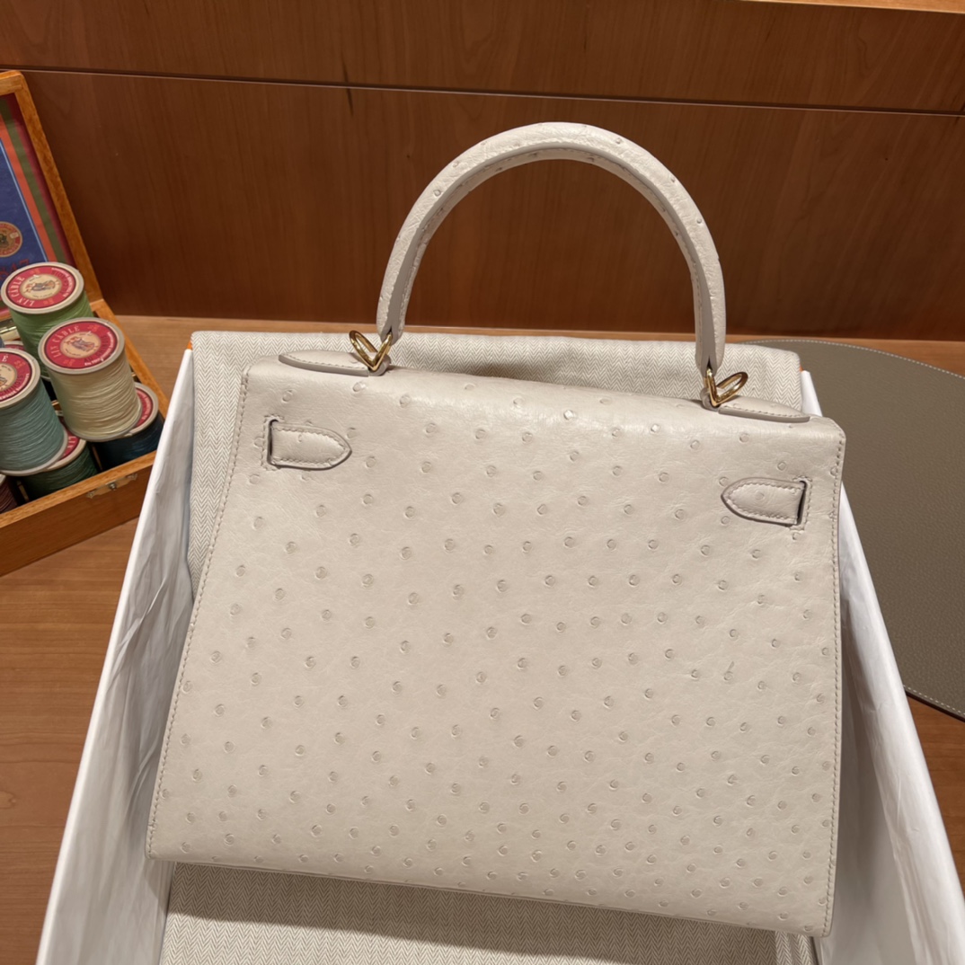 에르메스 켈리백28 화이트 금장 타조가죽